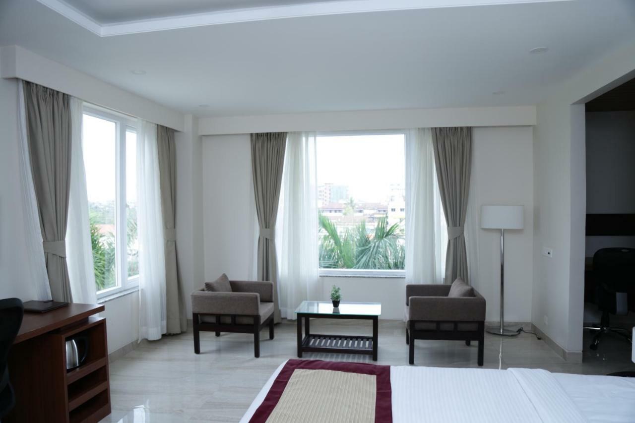 Prism A Boutique Hotel Jorhāt Kültér fotó