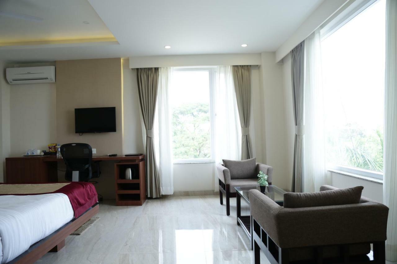 Prism A Boutique Hotel Jorhāt Kültér fotó