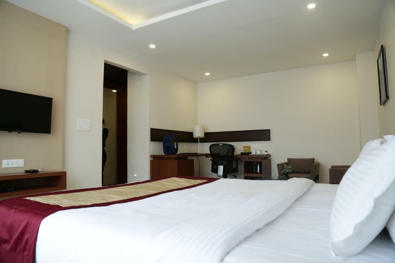 Prism A Boutique Hotel Jorhāt Kültér fotó