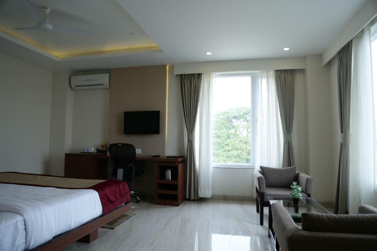 Prism A Boutique Hotel Jorhāt Kültér fotó