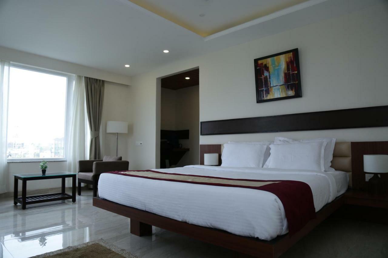 Prism A Boutique Hotel Jorhāt Kültér fotó